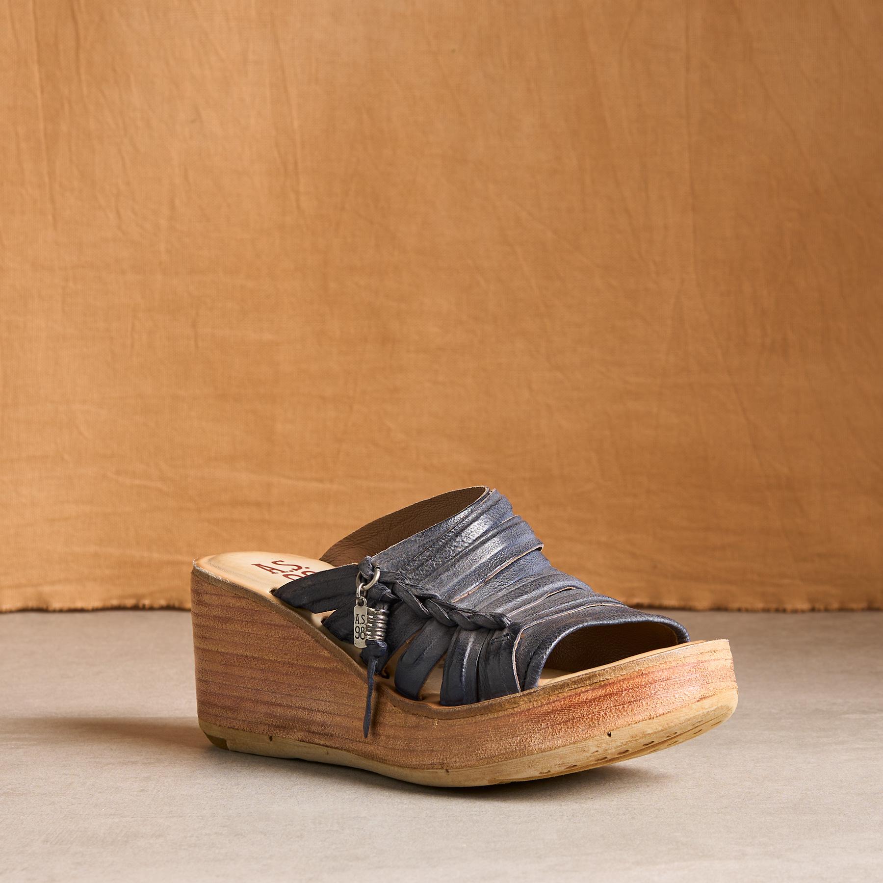 Premium Nicolls Wedge Sandals